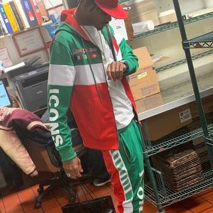 Meet your Posher, Larry